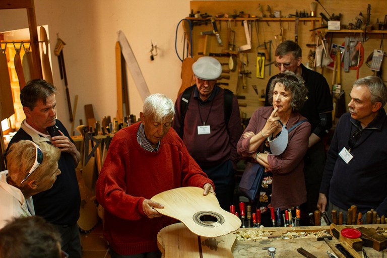 join classical guitar in spain