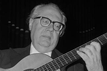classical guitarist andres segovia