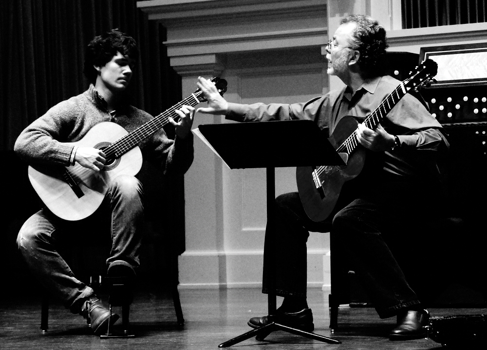 barrueco-with-student-oscar-somersalo-classical-guitar-magazine