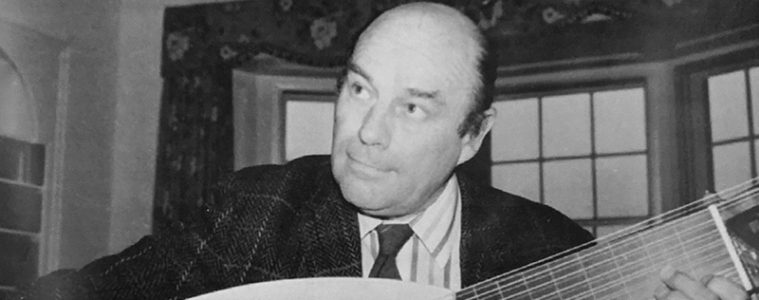 Julian Bream playing a lute