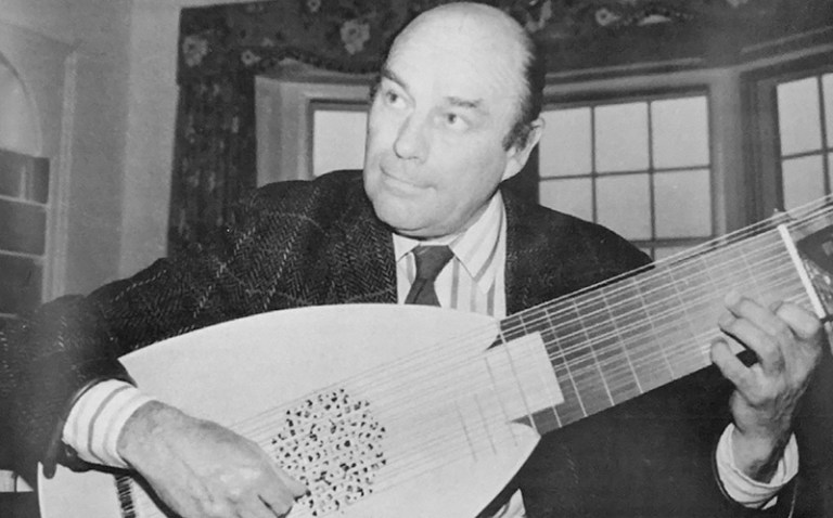 Julian Bream playing a lute