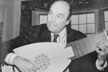 Julian Bream playing a lute