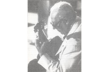 classical guitarist andres segovia