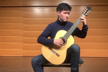 classical guitarist Huaicong mu