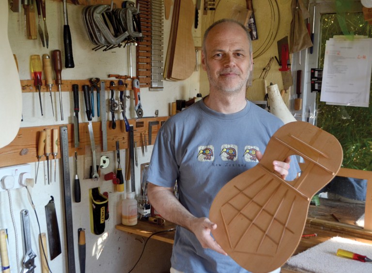 james-lister-classical-guitar-magazine-luthier-guy-traviss