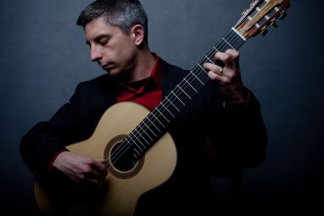 Kevin-J-Cope-playing-Douglass-Scott-Guitar-credit-Brian-Mengini