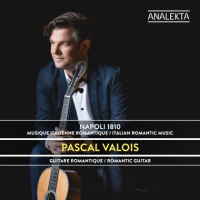 Classical guitarist Pascal Valois in a suit with his guitar on the cover of his album Napoli 1810