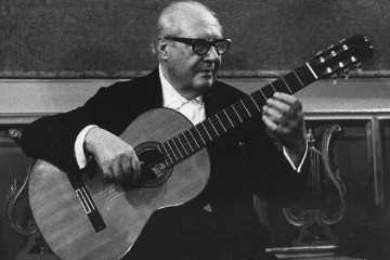 classical guitarist andres segovia