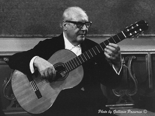 classical guitarist andres segovia