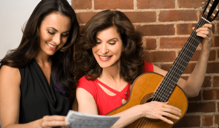 sharon isbin alma espanola classical guitar spanish close up2